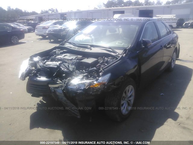4T1BF1FK2FU112544 - 2015 TOYOTA CAMRY LE/XLE/SE/XSE BLACK photo 2