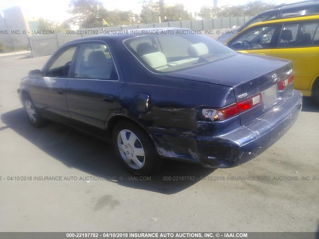 4T1BF22KXWU067624 - 1998 TOYOTA CAMRY CE/LE/XLE BLUE photo 3