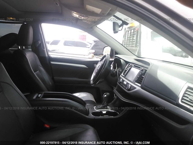 5TDJKRFHXES030286 - 2014 TOYOTA HIGHLANDER XLE ნაცრისფერი ფოტო 5