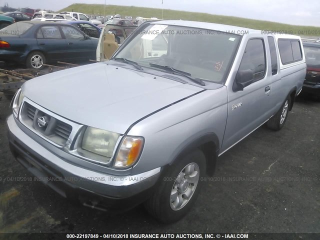 1N6DD26S4YC380154 - 2000 NISSAN FRONTIER KING CAB XE SILVER photo 2