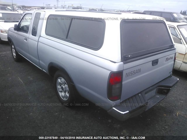 1N6DD26S4YC380154 - 2000 NISSAN FRONTIER KING CAB XE SILVER photo 3