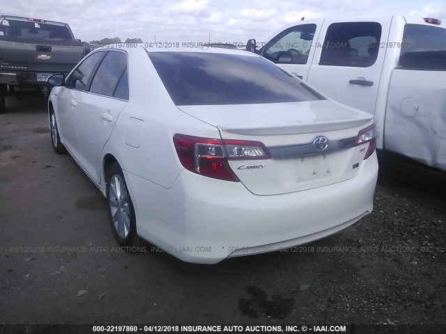 4T1BD1FK3CU041467 - 2012 TOYOTA CAMRY HYBRID/LE/XLE WHITE photo 3