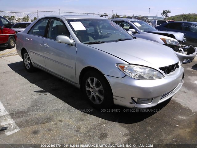4T1BE30K55U972203 - 2005 TOYOTA CAMRY LE/XLE/SE SILVER photo 1