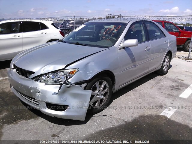 4T1BE30K55U972203 - 2005 TOYOTA CAMRY LE/XLE/SE SILVER photo 2