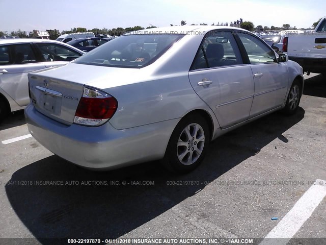 4T1BE30K55U972203 - 2005 TOYOTA CAMRY LE/XLE/SE SILVER photo 4