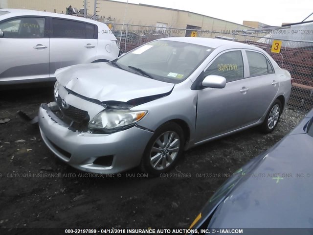 1NXBU4EE2AZ254100 - 2010 TOYOTA COROLLA S/LE/XLE SILVER photo 2