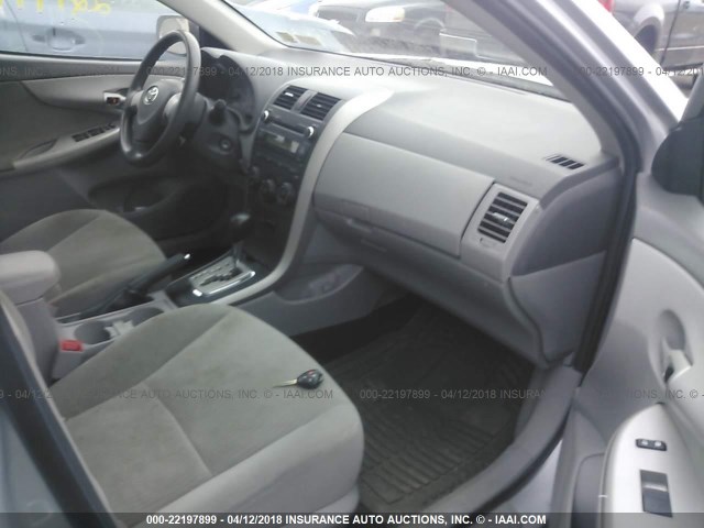 1NXBU4EE2AZ254100 - 2010 TOYOTA COROLLA S/LE/XLE SILVER photo 5