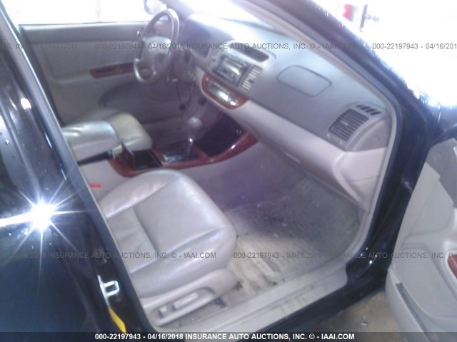 4T1BE30K23U155719 - 2003 TOYOTA CAMRY LE/XLE/SE შავი ფოტო 5