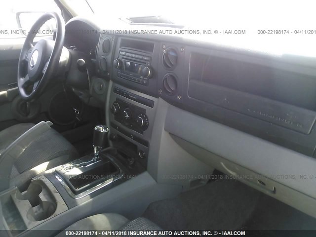 1J8HG48K37C621066 - 2007 JEEP COMMANDER ნაცრისფერი ფოტო 5
