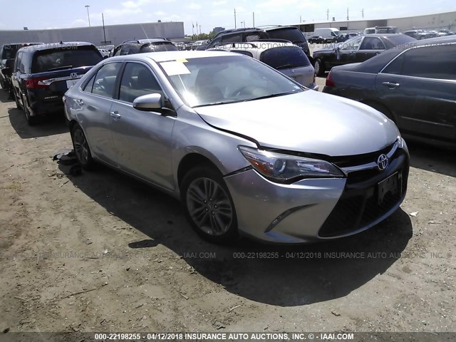 4T1BF1FK1FU496395 - 2015 TOYOTA CAMRY LE/XLE/SE/XSE SILVER photo 1