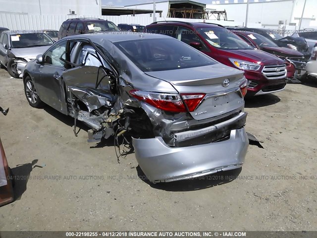 4T1BF1FK1FU496395 - 2015 TOYOTA CAMRY LE/XLE/SE/XSE SILVER photo 3