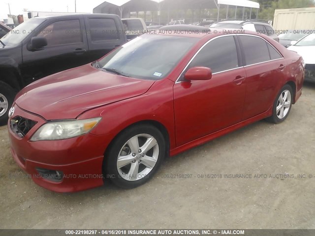 4T1BF3EK1BU151715 - 2011 TOYOTA CAMRY SE/LE/XLE RED photo 2