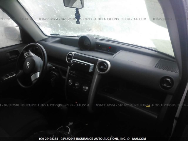 JTLKT324664074806 - 2006 TOYOTA SCION XB WHITE photo 5