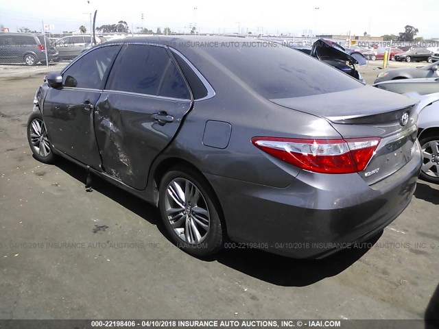 4T1BF1FK9GU145221 - 2016 TOYOTA CAMRY LE/XLE/SE/XSE GRAY photo 3