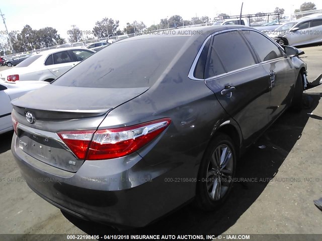 4T1BF1FK9GU145221 - 2016 TOYOTA CAMRY LE/XLE/SE/XSE GRAY photo 4