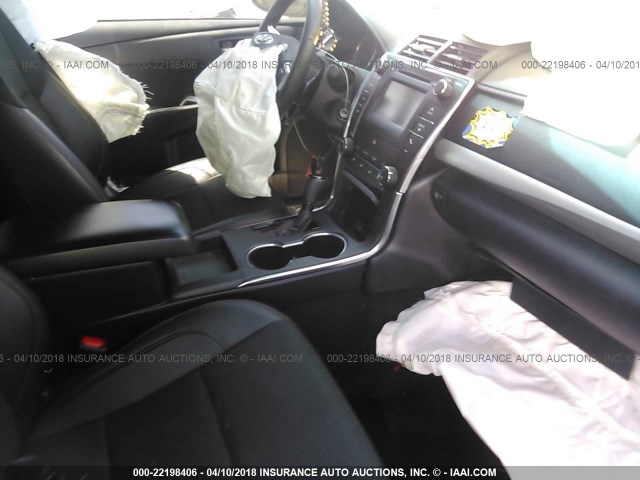 4T1BF1FK9GU145221 - 2016 TOYOTA CAMRY LE/XLE/SE/XSE GRAY photo 5