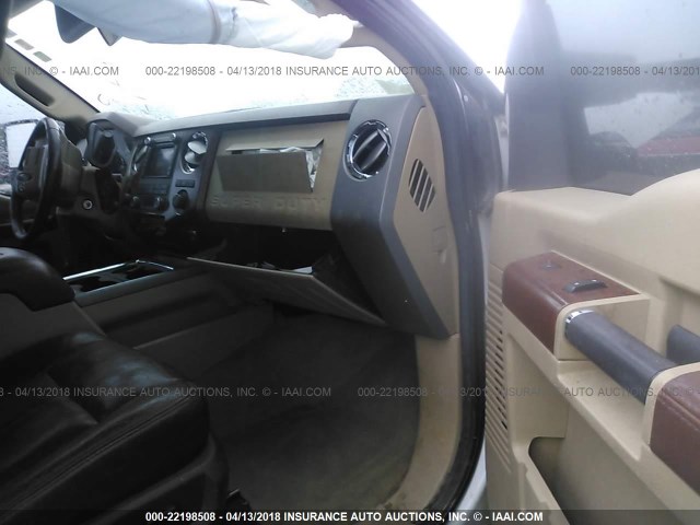 1FT7W2BT1BEC90643 - 2011 FORD F250 SUPER DUTY WHITE photo 5