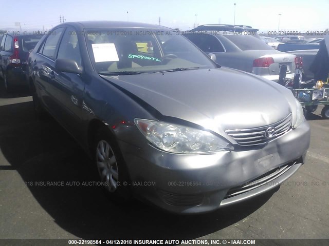 4T1BE32K95U544776 - 2005 TOYOTA CAMRY LE/XLE/SE GRAY photo 1