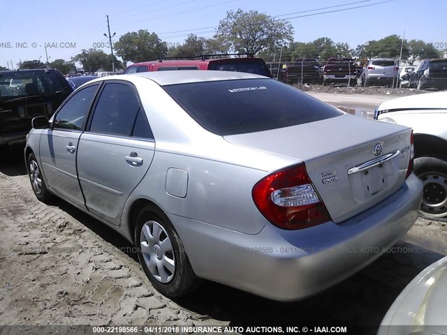 4T1BE32KX3U186195 - 2003 TOYOTA CAMRY LE/XLE/SE SILVER photo 3