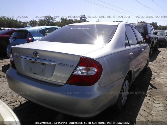 4T1BE32KX3U186195 - 2003 TOYOTA CAMRY LE/XLE/SE SILVER photo 4