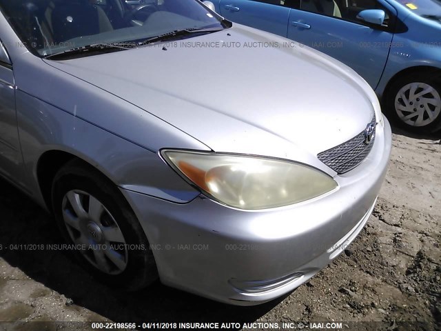 4T1BE32KX3U186195 - 2003 TOYOTA CAMRY LE/XLE/SE SILVER photo 6