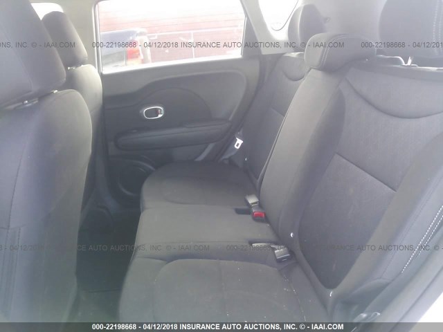 KNDJN2A29H7467602 - 2017 KIA SOUL SILVER photo 8