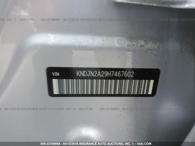 KNDJN2A29H7467602 - 2017 KIA SOUL SILVER photo 9