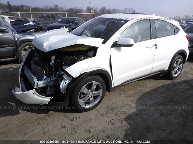 3CZRU6H32JM703847 - 2018 HONDA HR-V LX WHITE photo 2