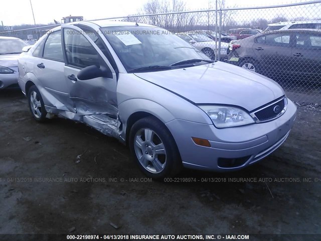1FAHP34N17W205703 - 2007 FORD FOCUS ZX4/S/SE/SES 银色 照片 1