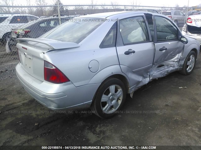 1FAHP34N17W205703 - 2007 FORD FOCUS ZX4/S/SE/SES SILVER photo 4