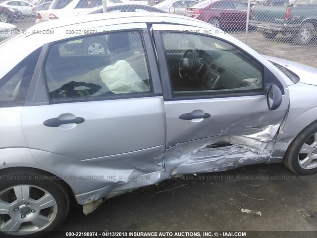 1FAHP34N17W205703 - 2007 FORD FOCUS ZX4/S/SE/SES 银色 照片 6