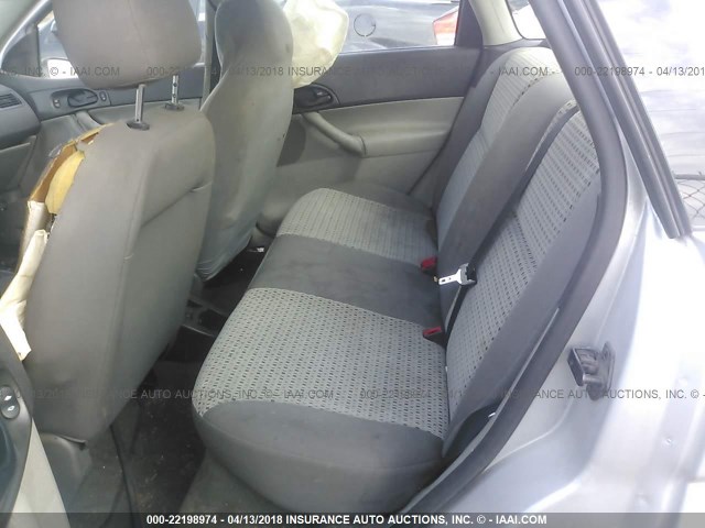 1FAHP34N17W205703 - 2007 FORD FOCUS ZX4/S/SE/SES 银色 照片 8