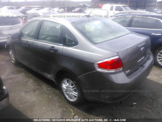 1FAHP3FN7BW148672 - 2011 FORD FOCUS SE GRAY photo 3