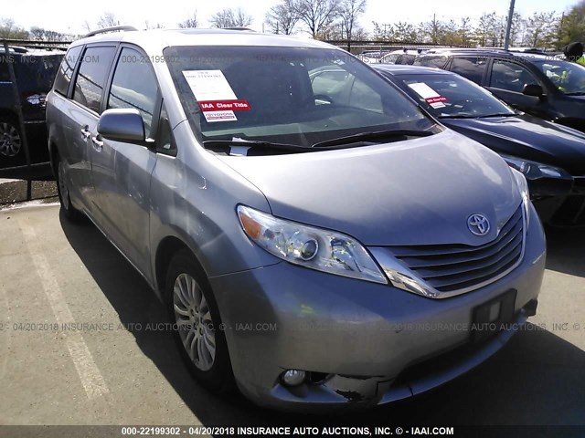 5TDYK3DC1FS560621 - 2015 TOYOTA SIENNA XLE/LIMITED SILVER photo 1