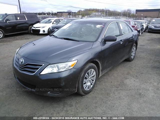 4T1BF3EKXBU737667 - 2011 TOYOTA CAMRY SE/LE/XLE Серый фото 2