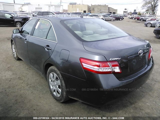 4T1BF3EKXBU737667 - 2011 TOYOTA CAMRY SE/LE/XLE GRAY photo 3