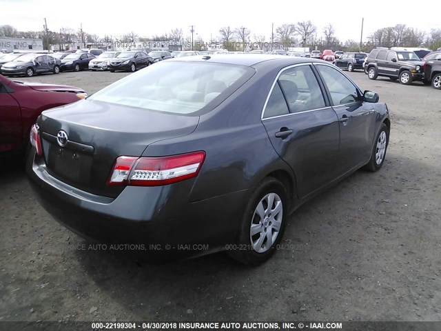 4T1BF3EKXBU737667 - 2011 TOYOTA CAMRY SE/LE/XLE GRAY photo 4