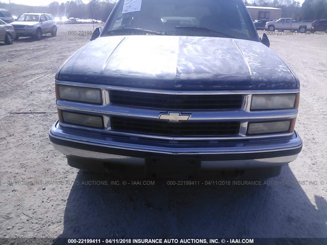 1GNEK13R4WJ357174 - 1998 CHEVROLET TAHOE K1500 BLUE photo 6