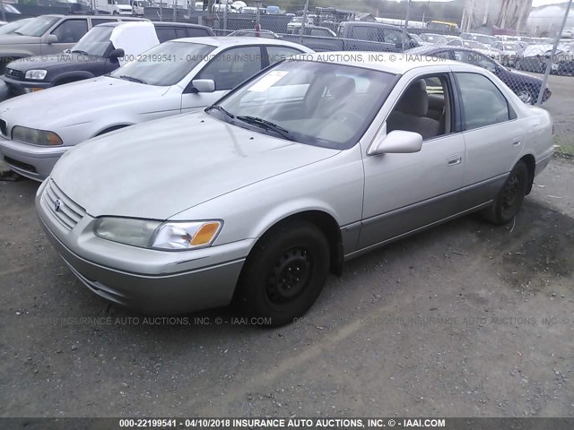 JT2BG28K5X0328197 - 1999 TOYOTA CAMRY LE/XLE Silber Foto 2