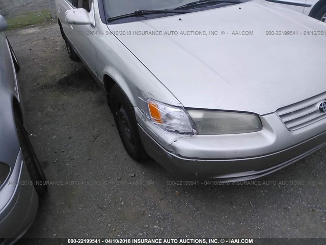 JT2BG28K5X0328197 - 1999 TOYOTA CAMRY LE/XLE SILVER photo 6