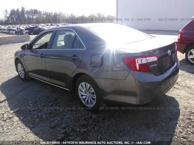 4T4BF1FK2ER360409 - 2014 TOYOTA CAMRY L/SE/LE/XLE ნაცრისფერი ფოტო 3