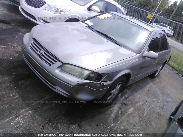 4T1BG22KXVU068557 - 1997 TOYOTA CAMRY CE/LE/XLE 灰色 照片 2