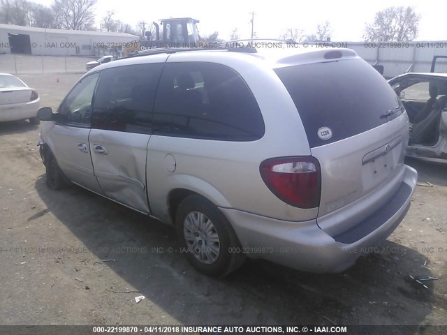 2C4GP44R45R132119 - 2005 CHRYSLER TOWN & COUNTRY LX SILVER photo 3