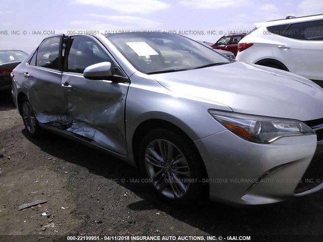 4T1BF1FK1FU029204 - 2015 TOYOTA CAMRY LE/XLE/SE/XSE 银色 照片 1