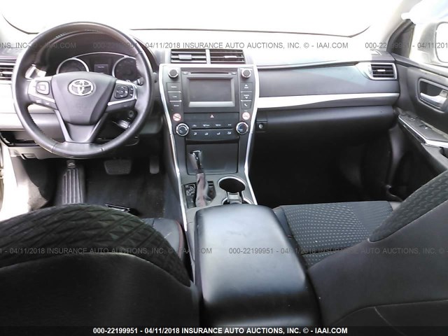 4T1BF1FK1FU029204 - 2015 TOYOTA CAMRY LE/XLE/SE/XSE 银色 照片 5