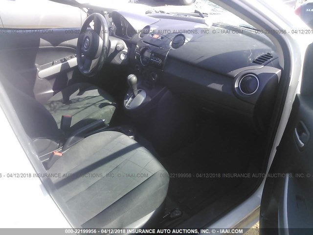 JM1DE1KZ1E0185087 - 2014 MAZDA MAZDA2 SPORT WHITE photo 5