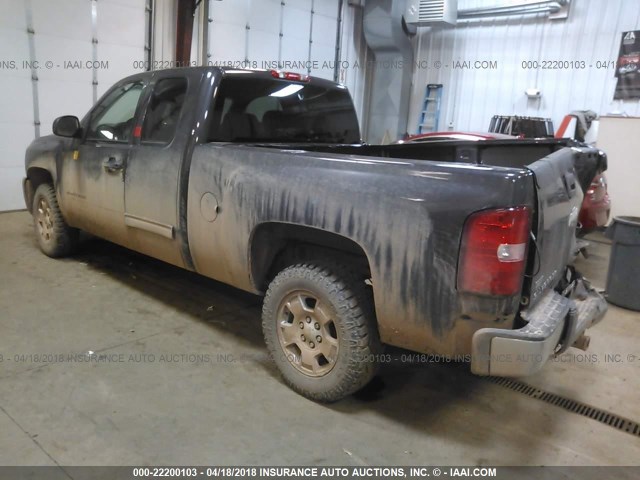 1GCRCSE06BZ232670 - 2011 CHEVROLET SILVERADO C1500 LT GRAY photo 3