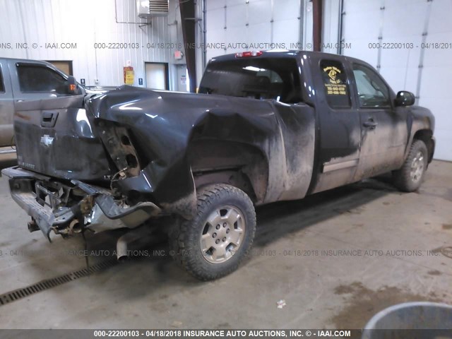 1GCRCSE06BZ232670 - 2011 CHEVROLET SILVERADO C1500 LT GRAY photo 4