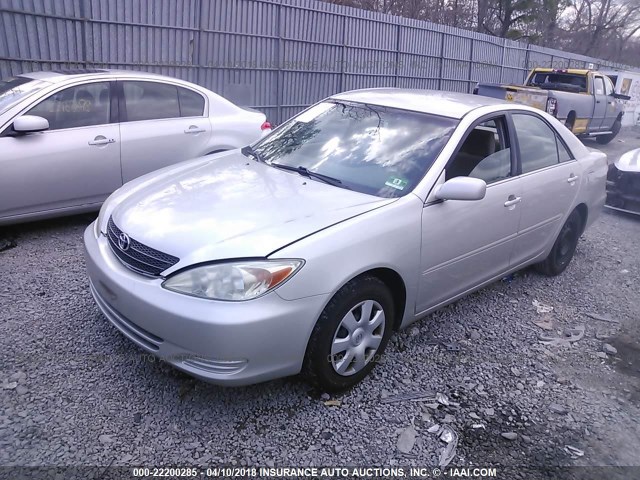 4T1BE32K73U686749 - 2003 TOYOTA CAMRY LE/XLE/SE SILVER photo 2