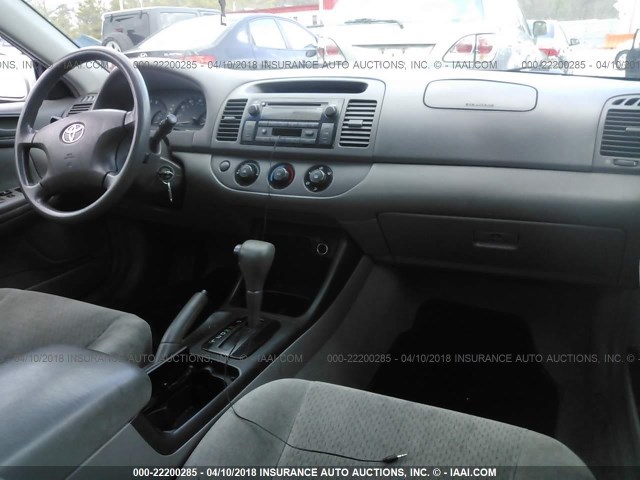 4T1BE32K73U686749 - 2003 TOYOTA CAMRY LE/XLE/SE SILVER photo 5